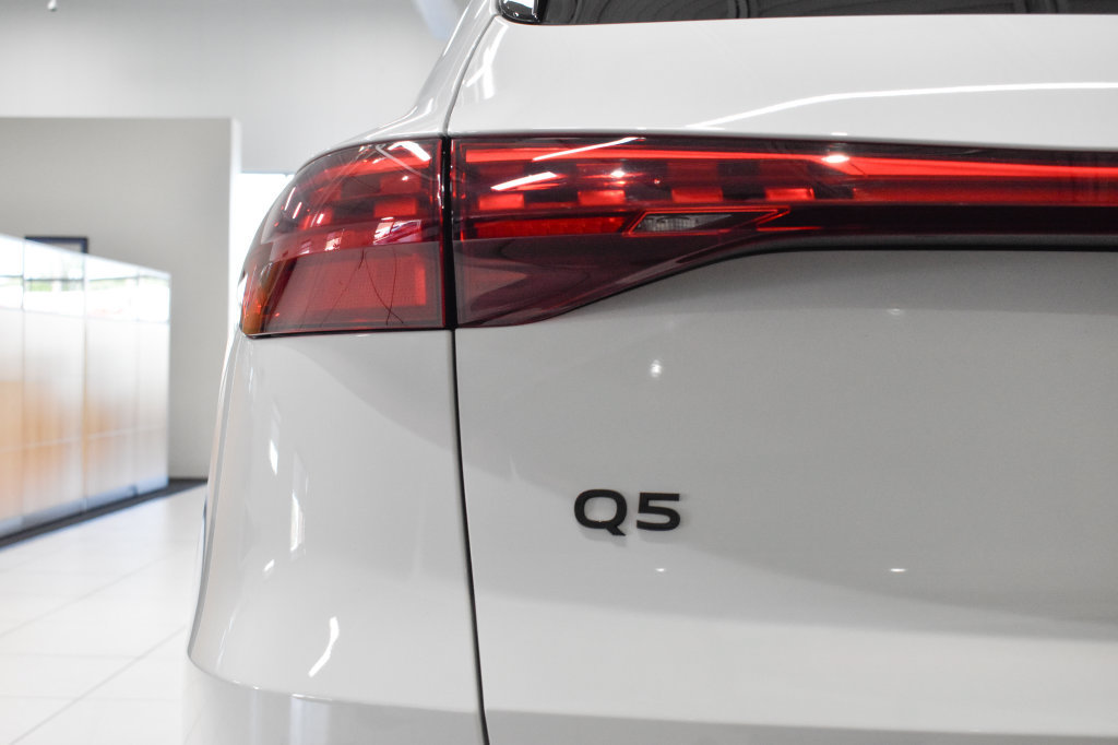 Used 2025 Audi Q5 Premium AWD/4WD image 14