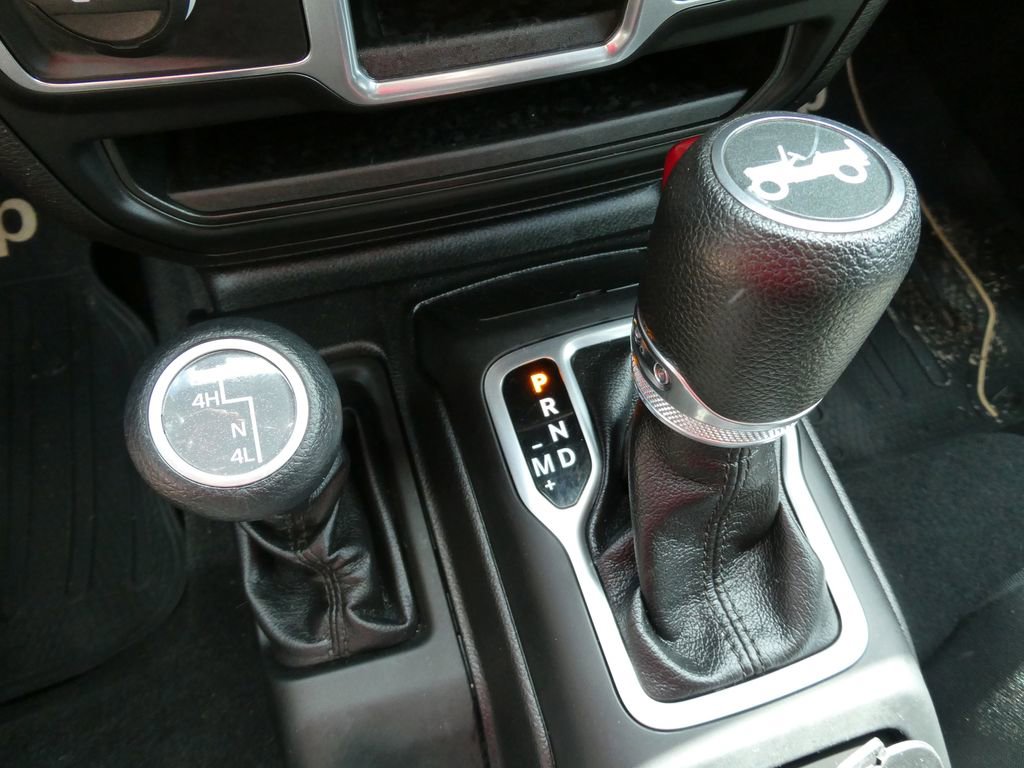 Used 2018 Jeep Wrangler Unlimited Sport AWD/4WD image 25