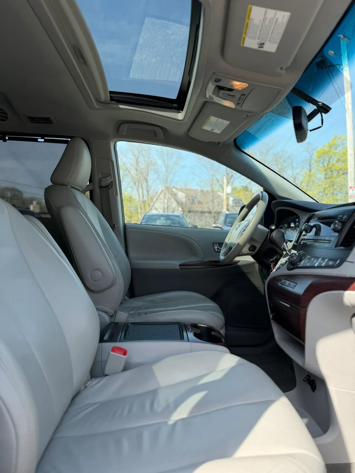 Used 2012 Toyota Sienna XLE FWD image 15