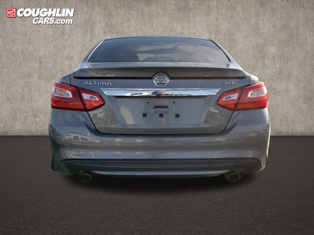 Used 2016 Nissan Altima 2.5 SR w/ LED Appearance Package image 4