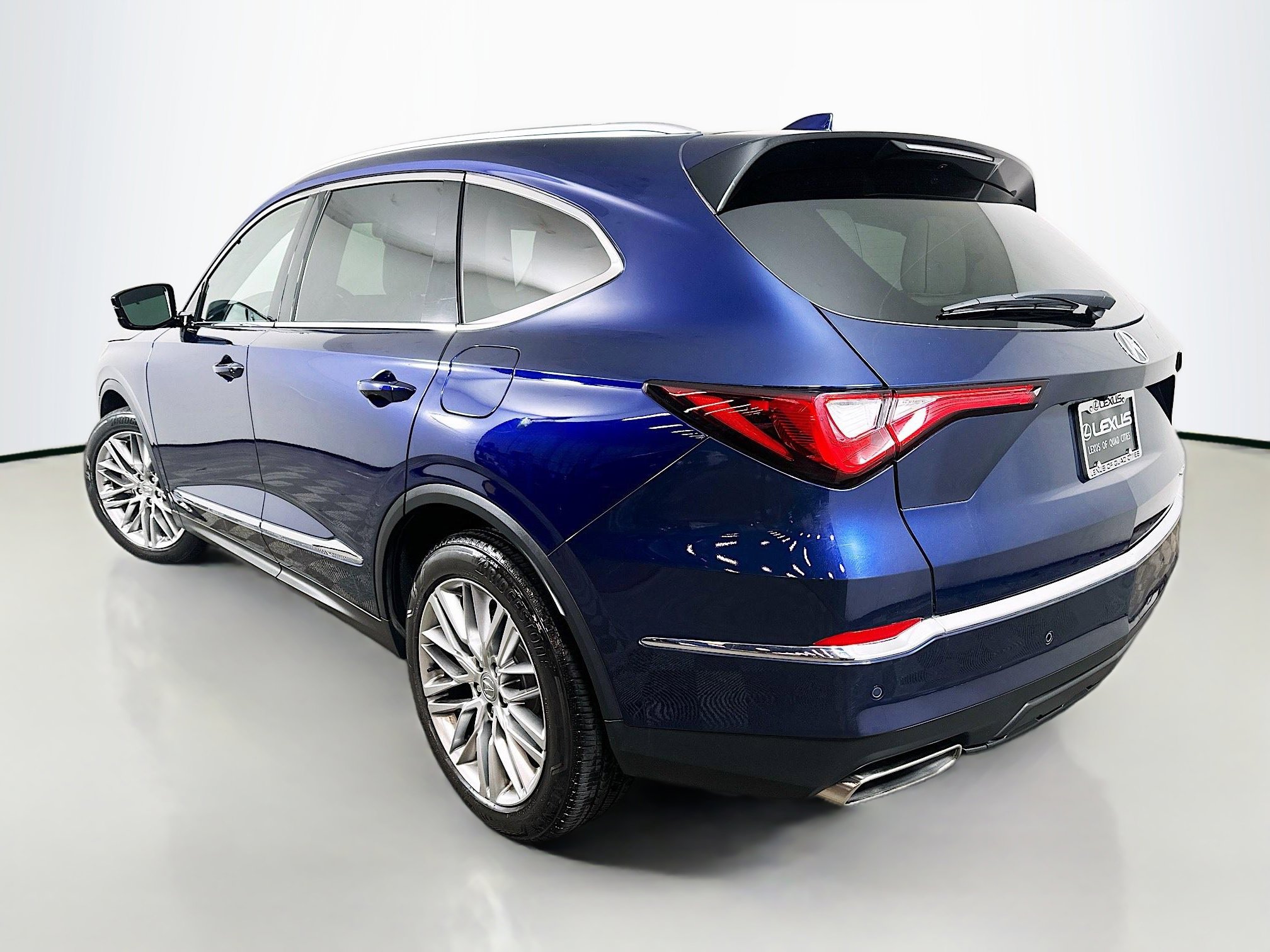 Used 2023 Acura MDX SH-AWD w/ Advance Package image 5