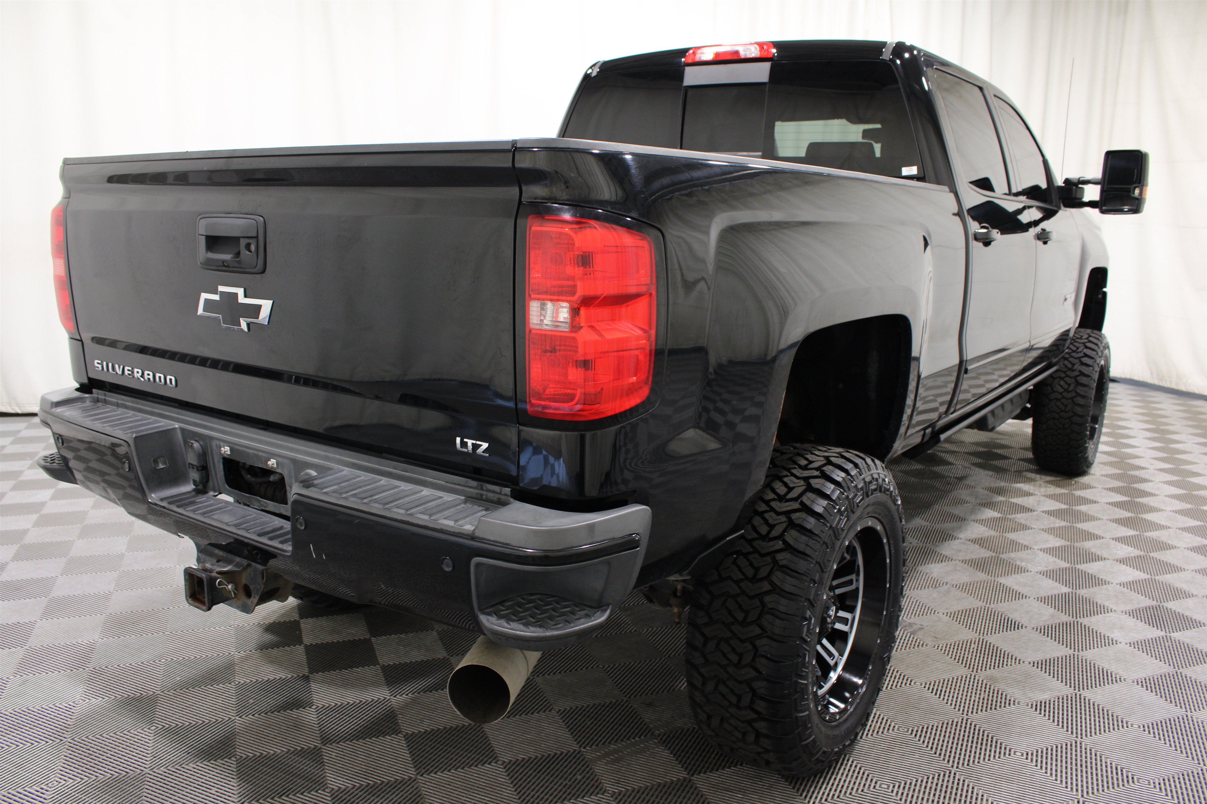 Used 2017 Chevrolet Silverado 2500 LTZ w/ Duramax Plus Package AWD/4WD image 29