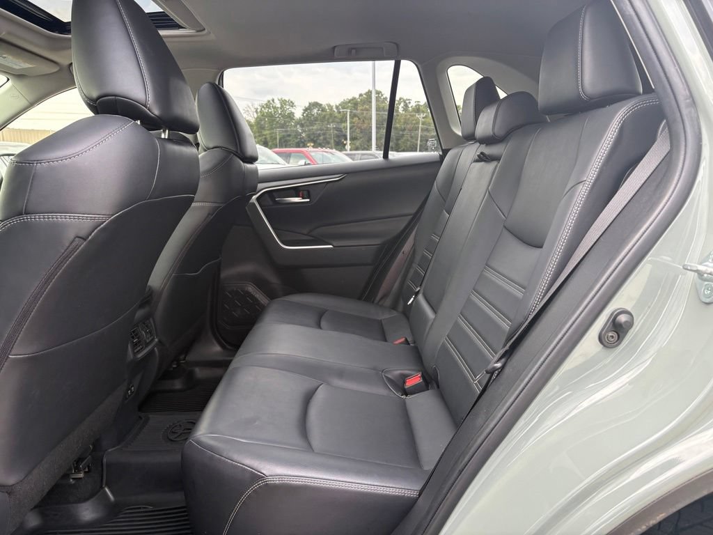 Used 2019 Toyota RAV4 XLE Premium AWD/4WD image 15
