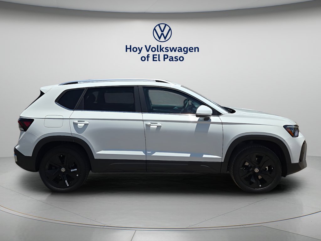 New 2026 Volkswagen Taos SE FWD image 2