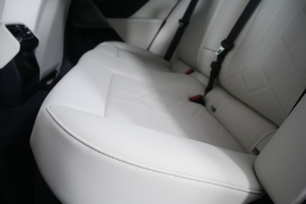 Used 2026 BMW 530i w/ Executive Package RWD image 15