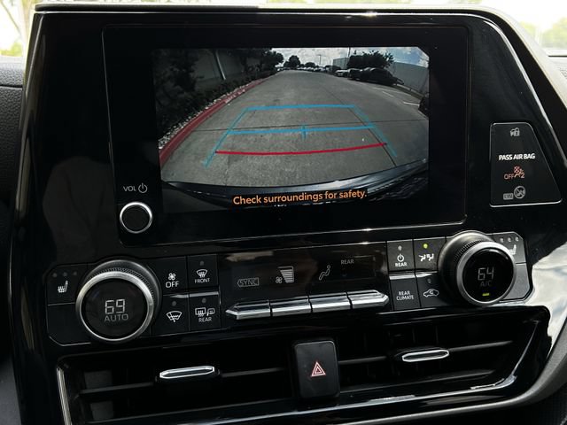Used 2023 Toyota Highlander XLE FWD image 19