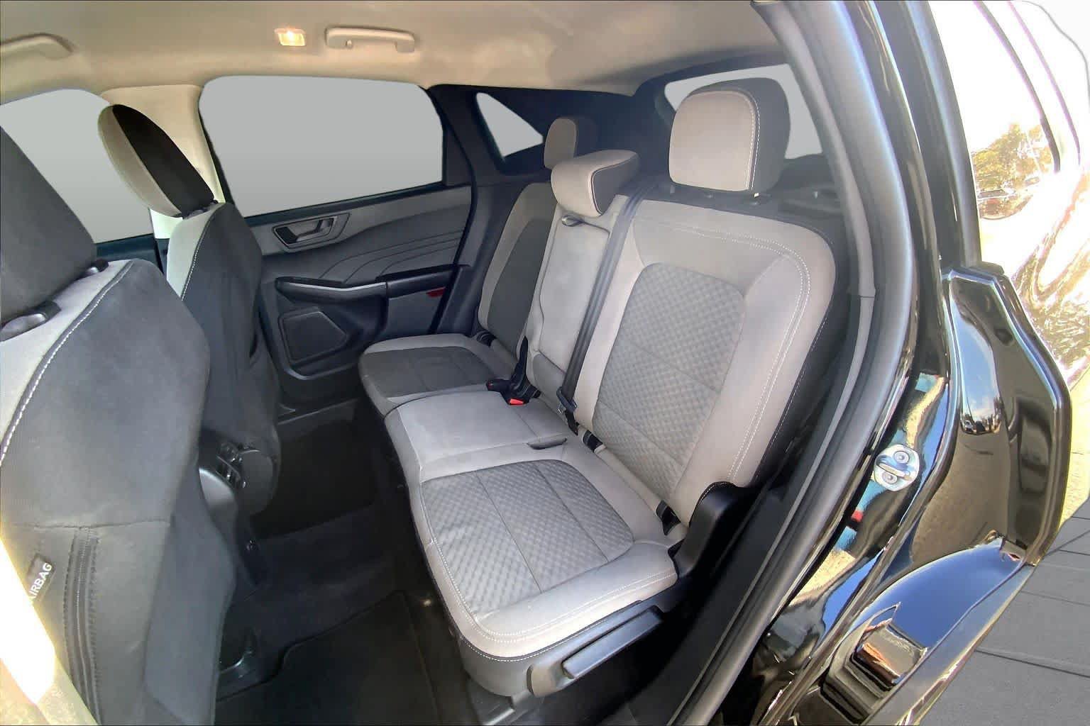 Used 2022 Ford Escape SE w/ SE Sport Appearance Package FWD image 21