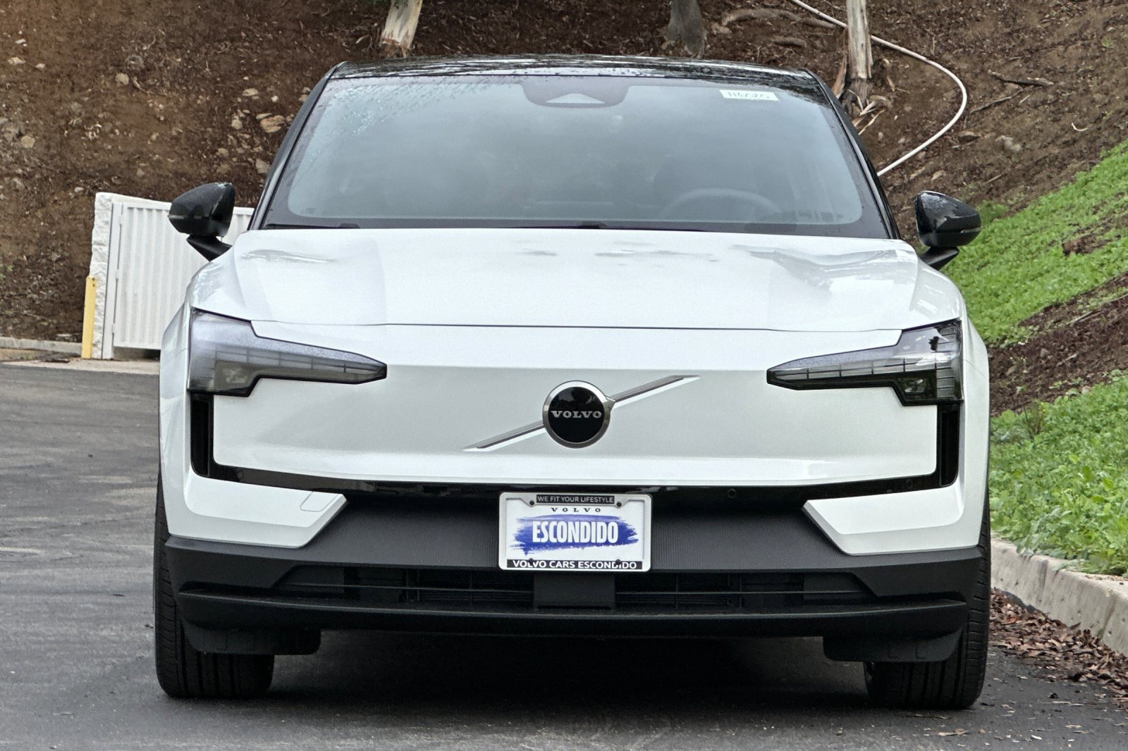 New 2026 Volvo EX30 Plus w/ Climate Package image 3