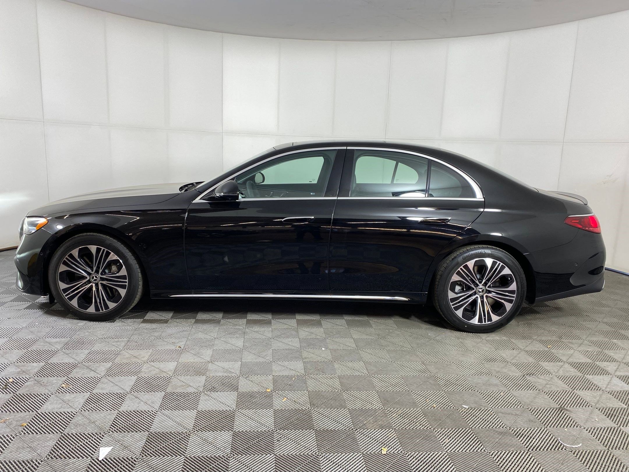 New 2026 Mercedes-Benz E 450 4MATIC Sedan image 2