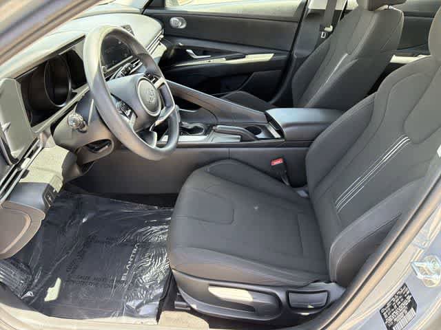 Certified 2022 Hyundai Elantra SEL FWD image 13