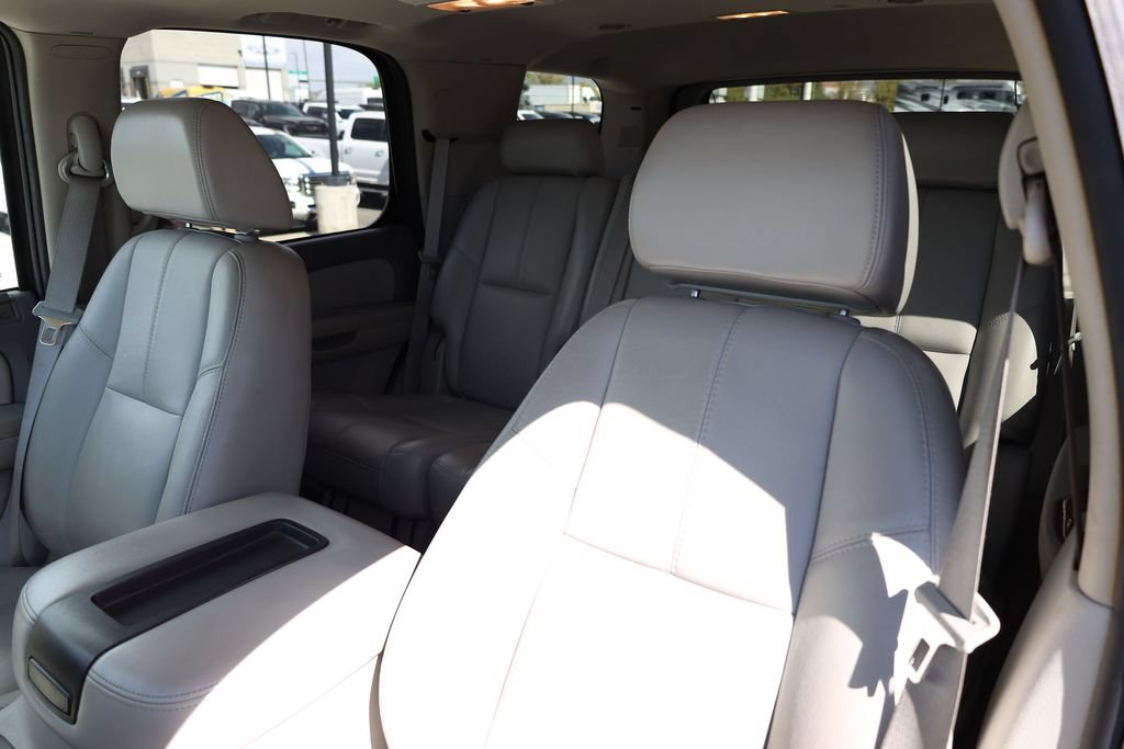 Used 2007 GMC Yukon SLT w/ SLT Preferred Equipment Group AWD/4WD image 16