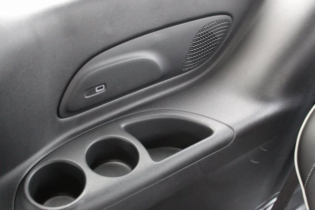 Used 2025 Chrysler Pacifica Limited image 35