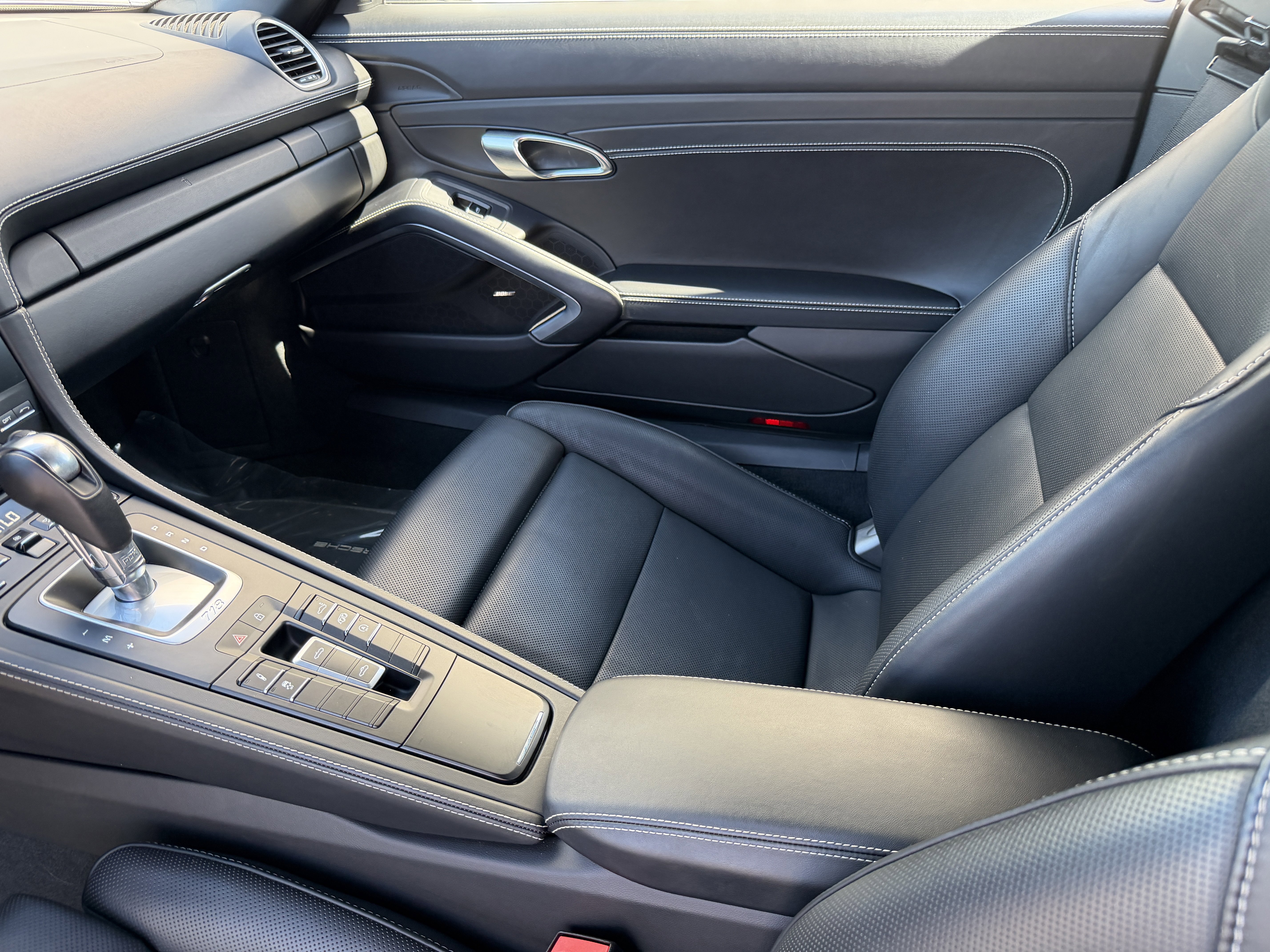 Used 2024 Porsche 718 Boxster image 18