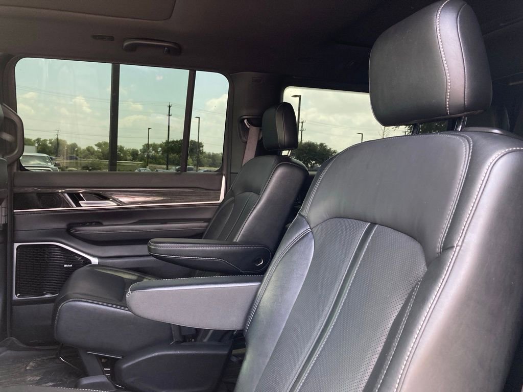 Used 2022 Jeep Wagoneer Series III w/ Premium Group I AWD/4WD image 11