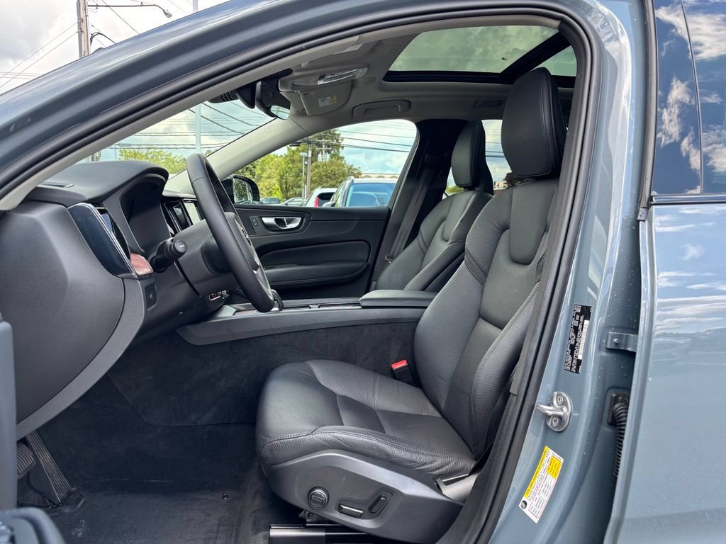 Certified 2024 Volvo XC60 B5 Plus w/ Protection Package Premier AWD/4WD image 19