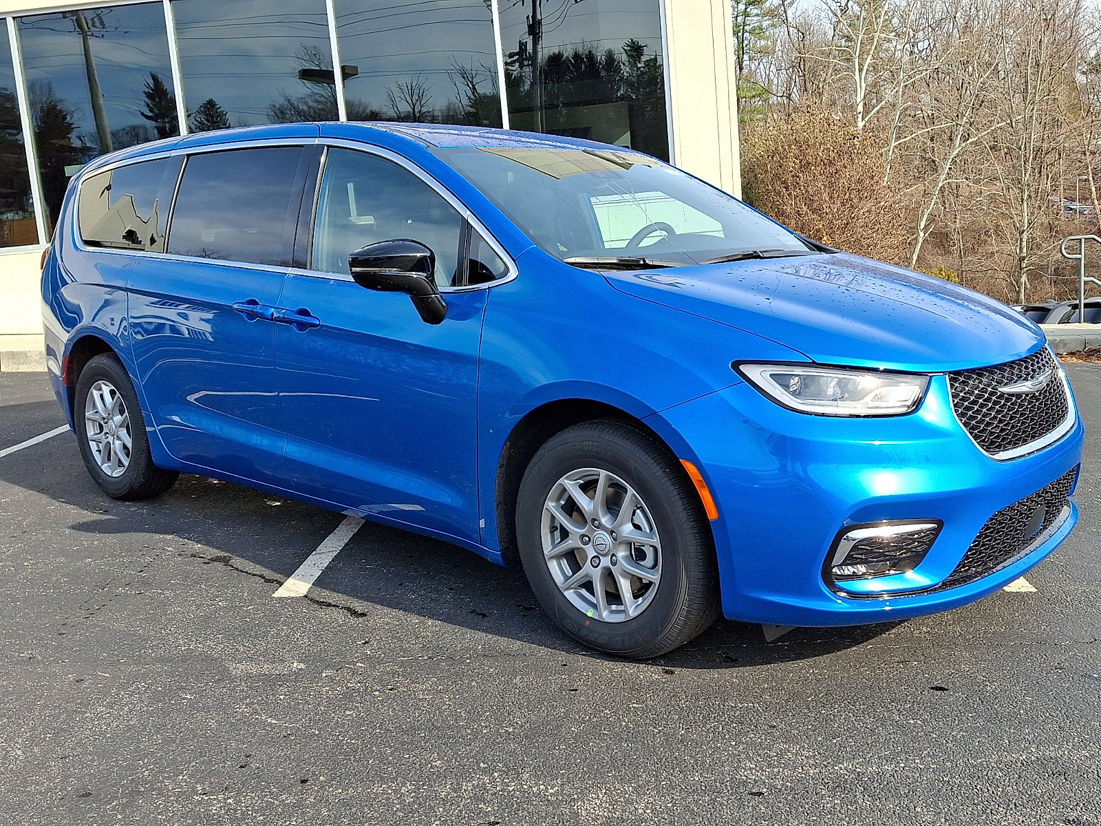 New 2026 Chrysler Pacifica Select image 2