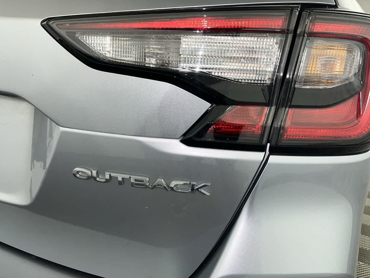 Used 2024 Subaru Outback Limited AWD/4WD image 11