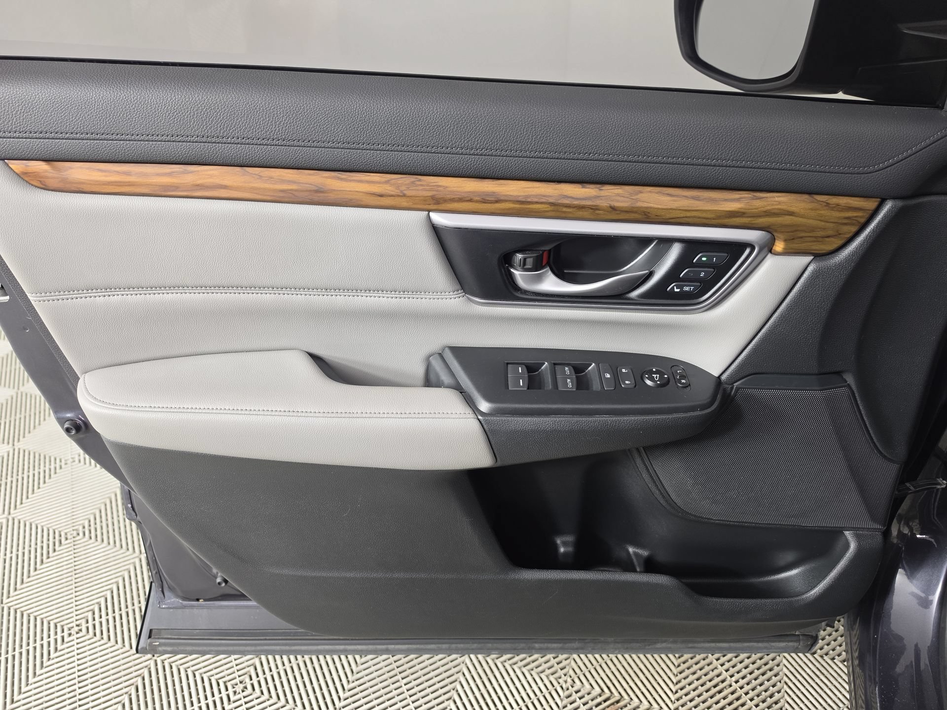 Used 2017 Honda CR-V EX-L image 18