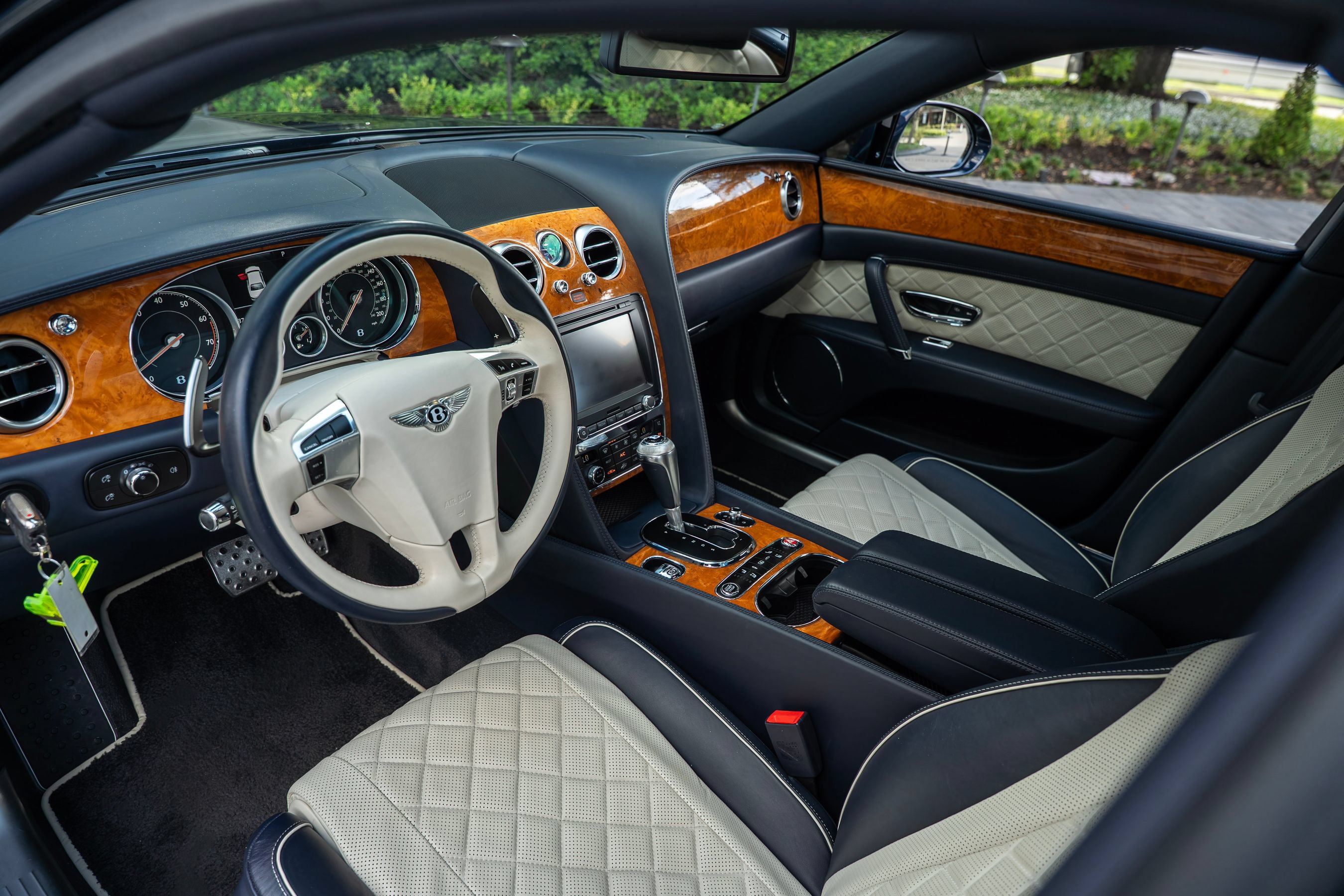 Used 2017 Bentley Flying Spur S V8 AWD/4WD image 9