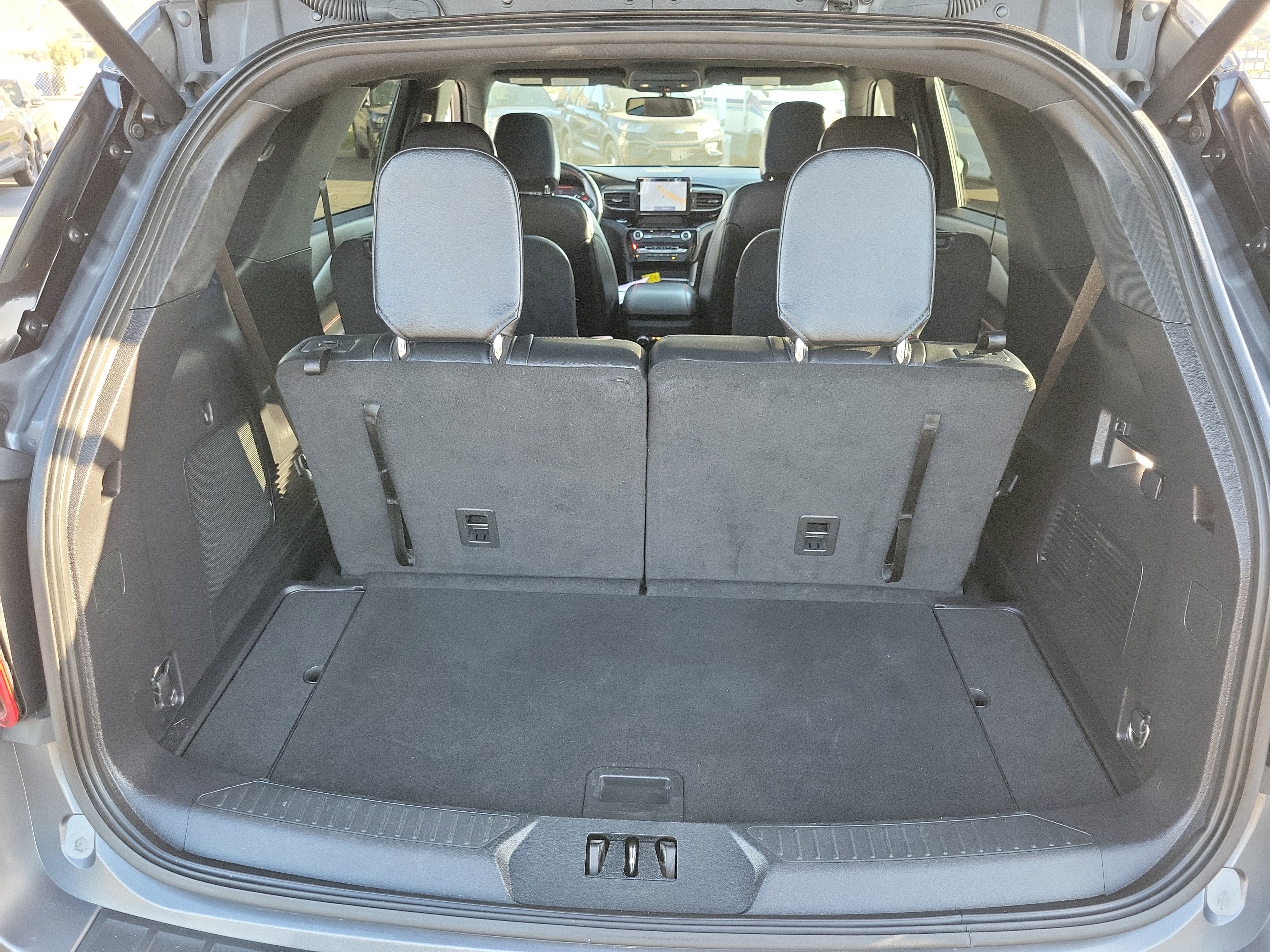 Certified 2022 Ford Explorer ST-Line w/ Class IV Trailer Tow Package image 14