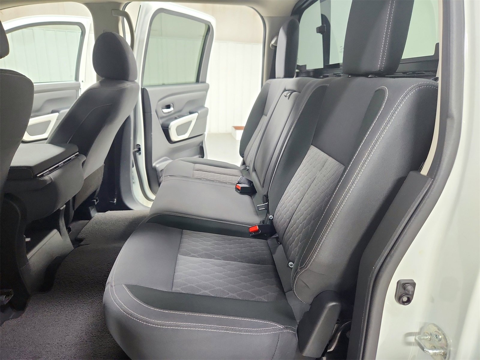 Used 2023 Nissan Titan SV image 29