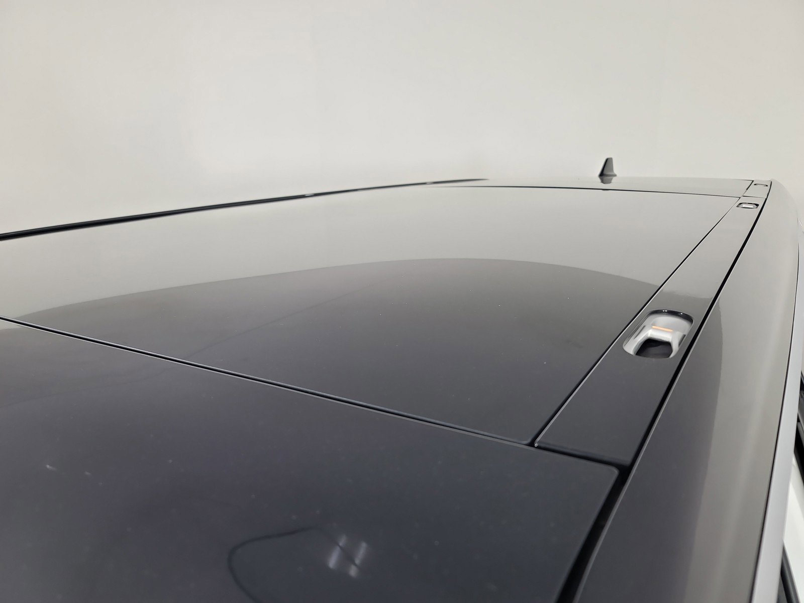 Used 2024 Rivian R1S Adventure AWD/4WD image 13