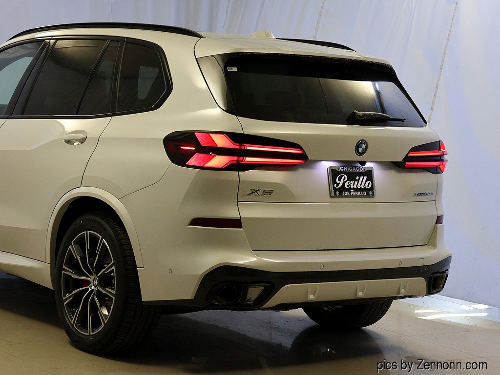 Used 2026 BMW X5 xDrive50e w/ M Sport Package image 8