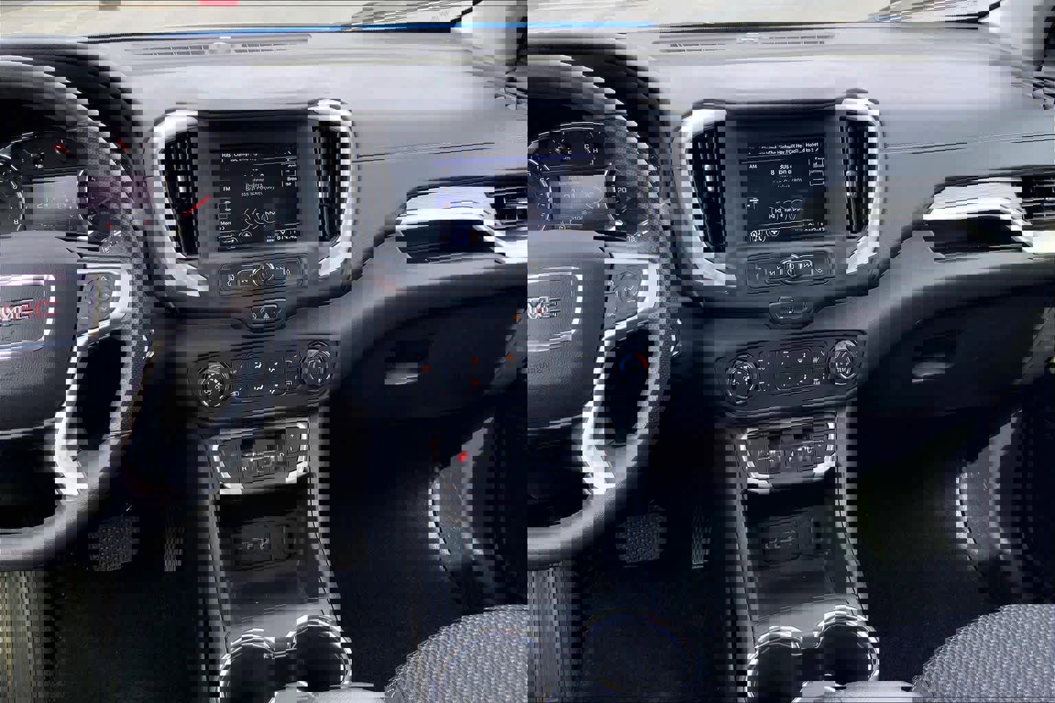 Used 2024 GMC Terrain SLE w/ Elevation Edition image 7