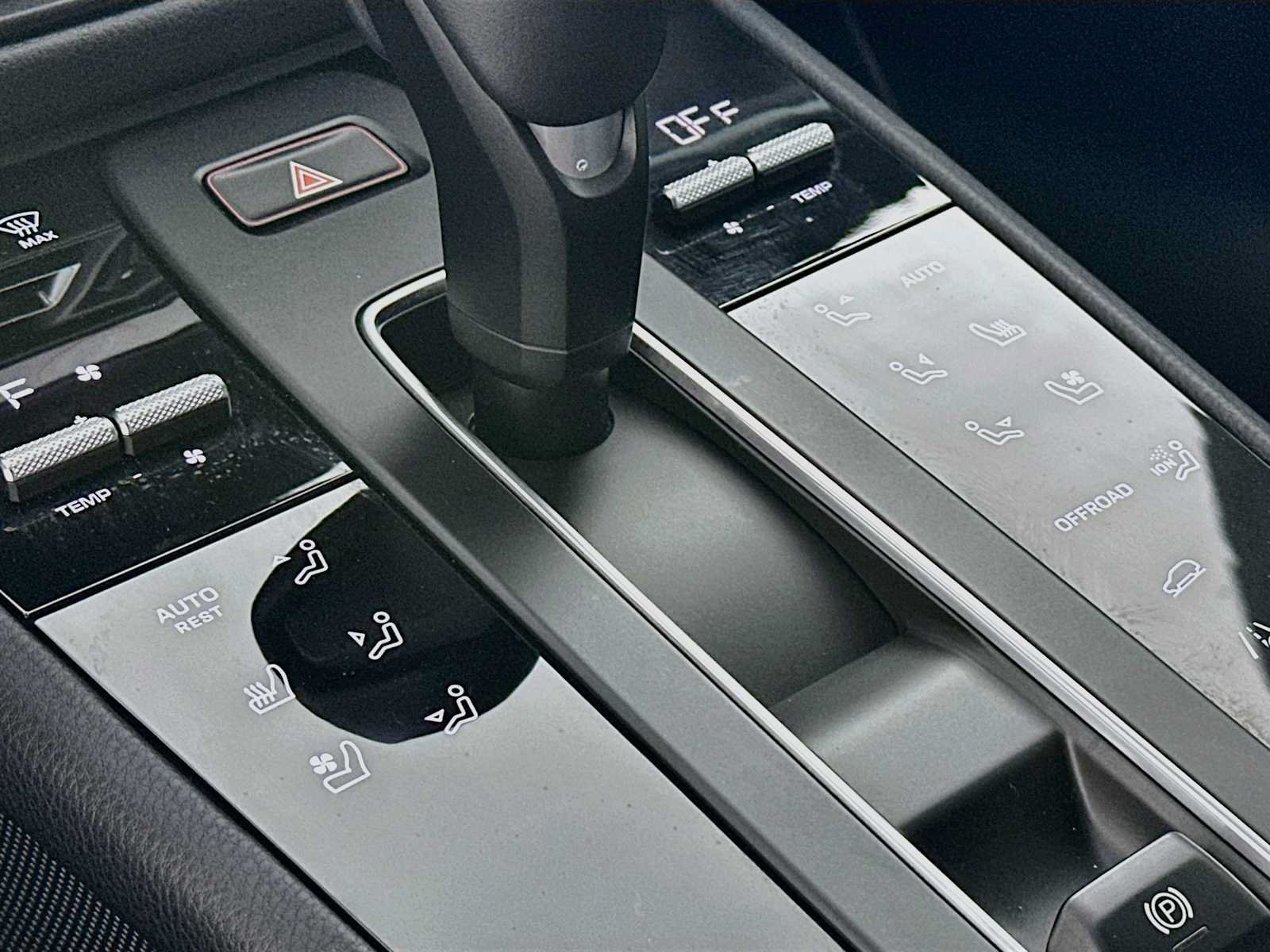 Certified 2026 Porsche Macan AWD/4WD image 21