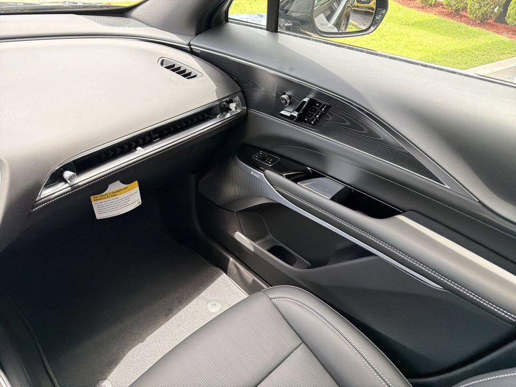 New 2026 Cadillac Lyriq Signature Sport AWD/4WD image 16