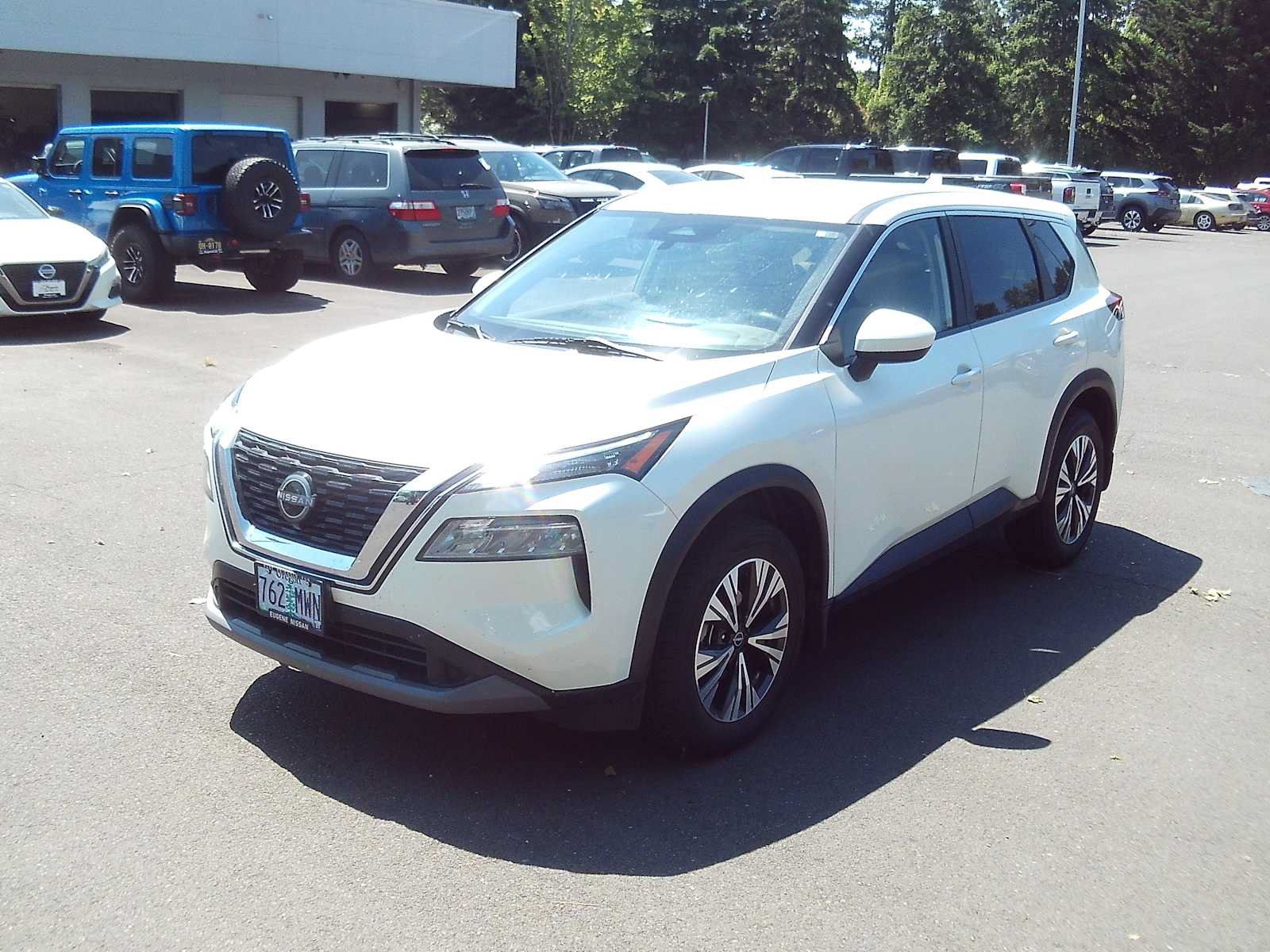Used 2023 Nissan Rogue SV FWD image 1