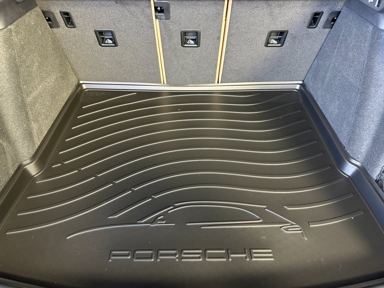 Certified 2026 Porsche Macan AWD/4WD image 17