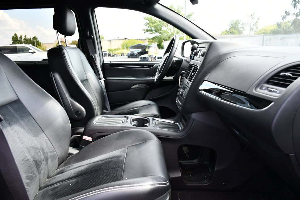 Used 2016 Dodge Grand Caravan SXT FWD image 25