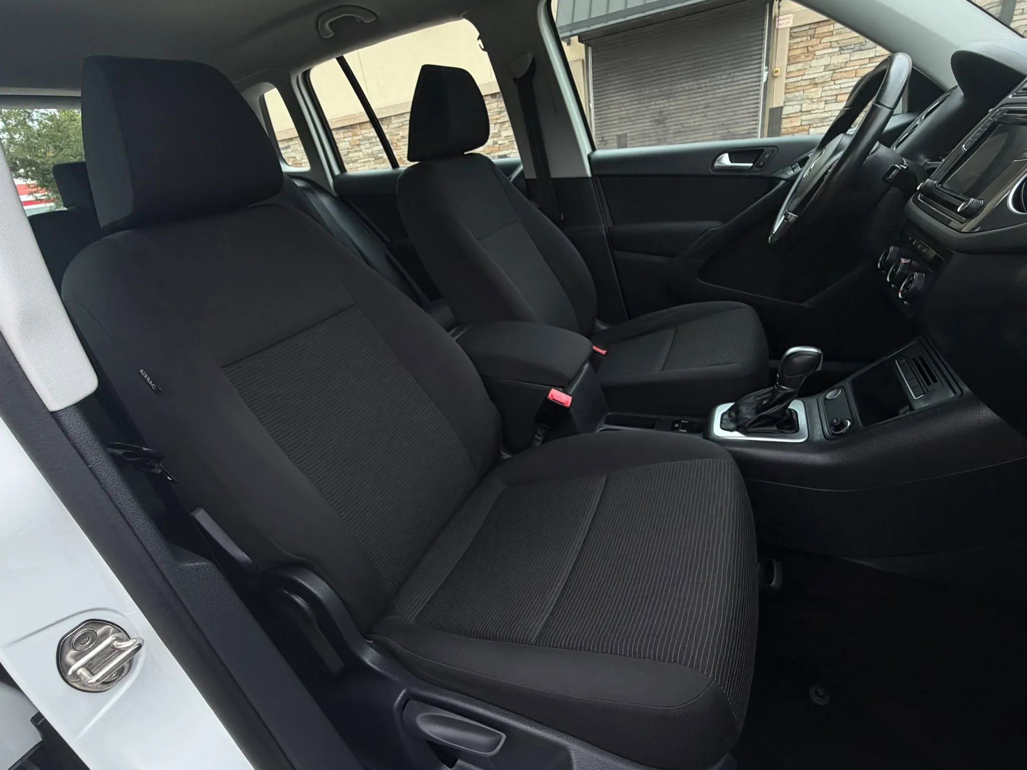 Used 2017 Volkswagen Tiguan S FWD image 33