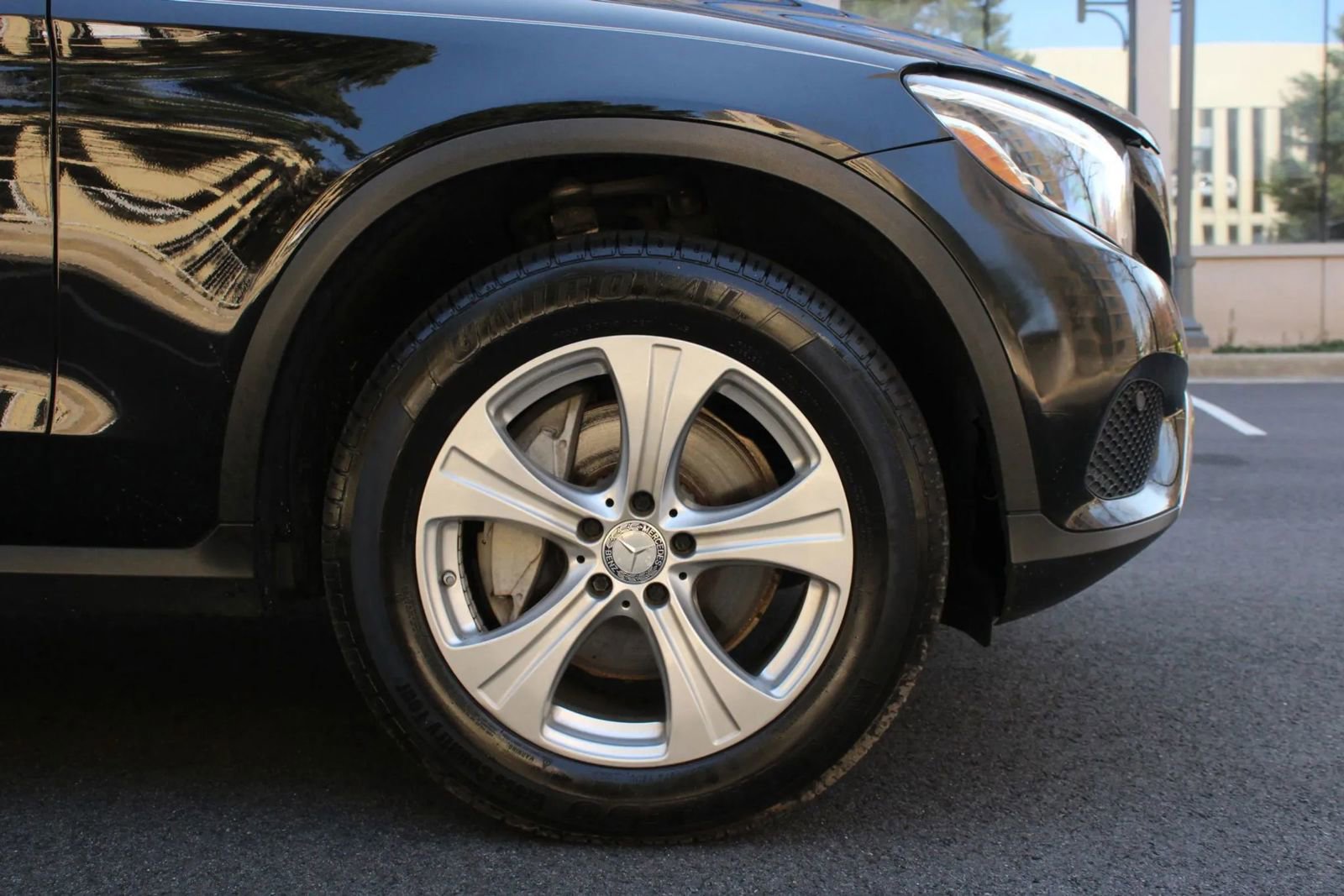 Used 2017 Mercedes-Benz GLC 300 4MATIC w/ Premium 1 Package image 4