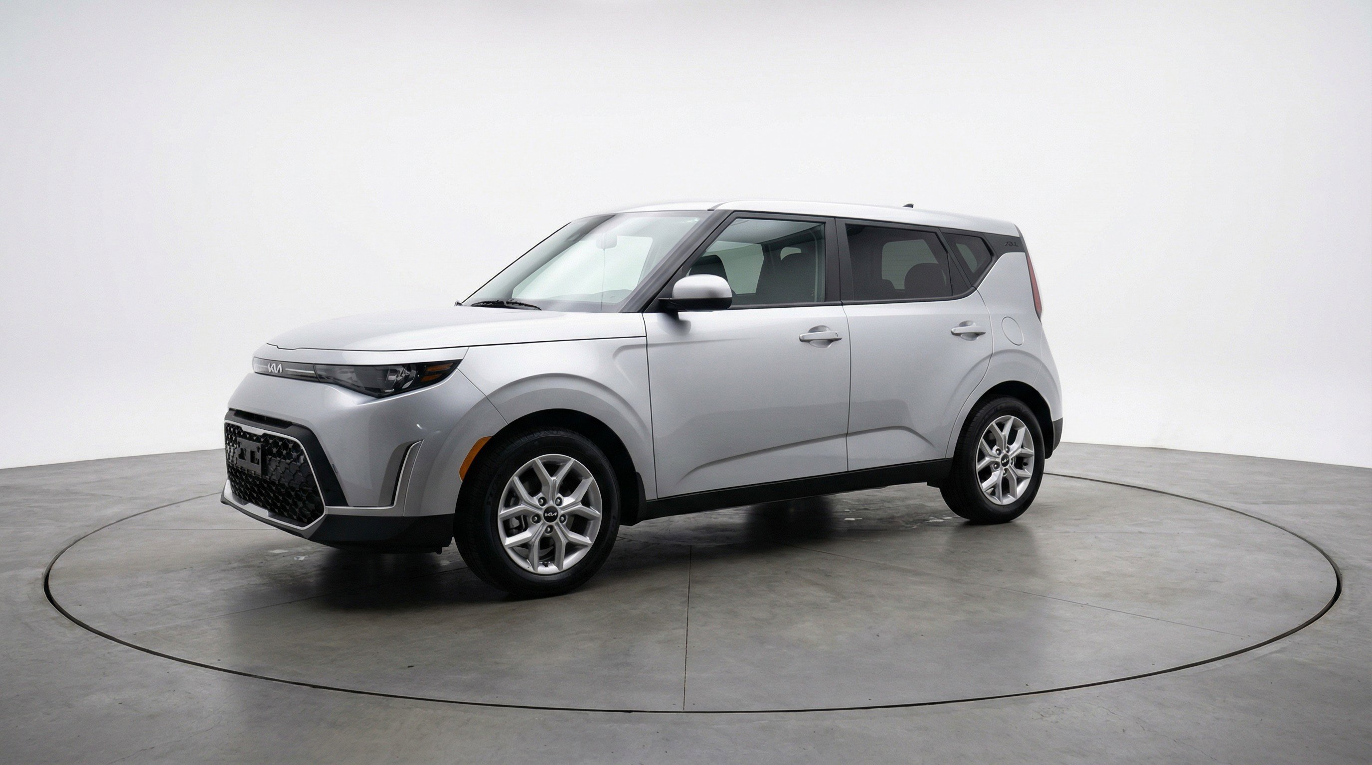 Used 2025 Kia Soul LX w/ LX Technology Package FWD image 3