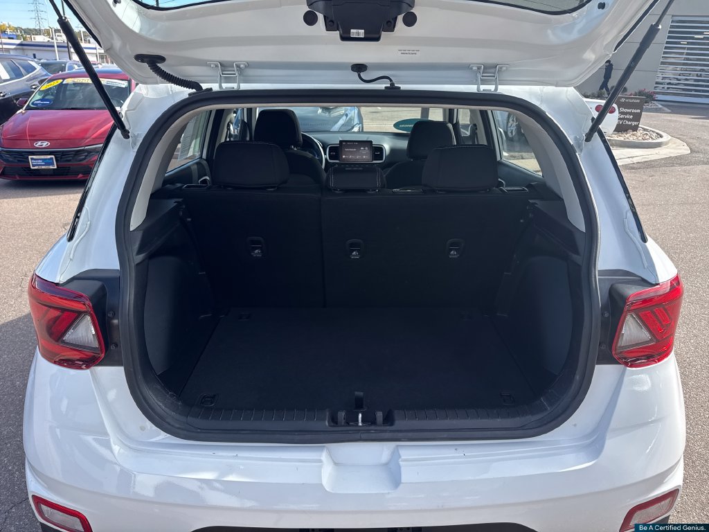 Certified 2025 Hyundai Venue SEL FWD image 27