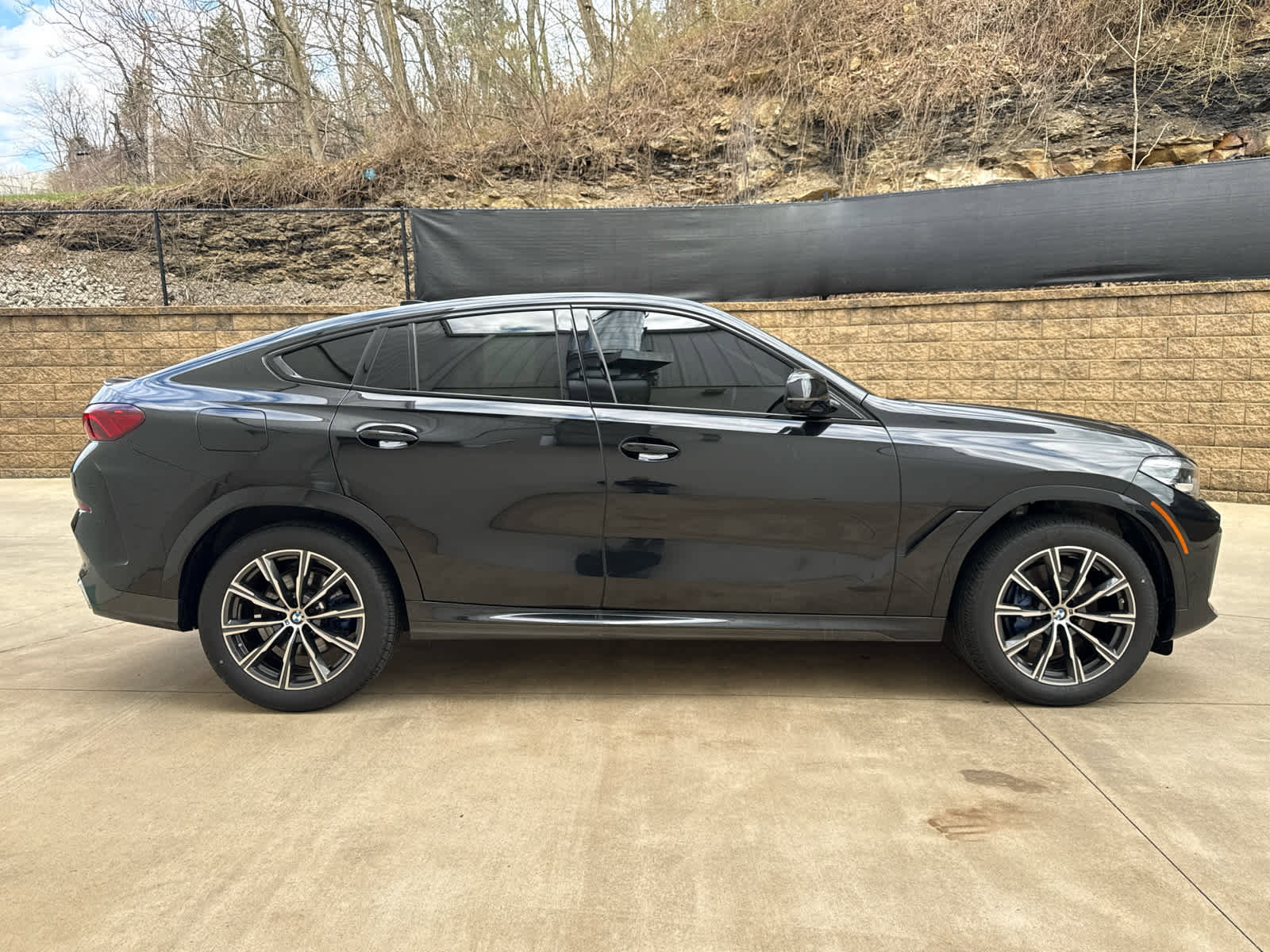 Certified 2022 BMW X6 xDrive40i w/ M Sport Package AWD/4WD image 7