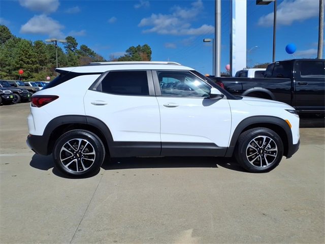 Used 2025 Chevrolet TrailBlazer LT image 2