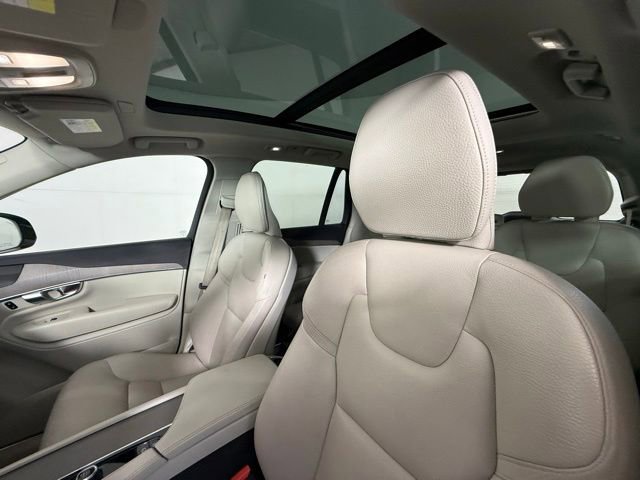 Used 2023 Volvo XC90 B5 Plus AWD/4WD image 9