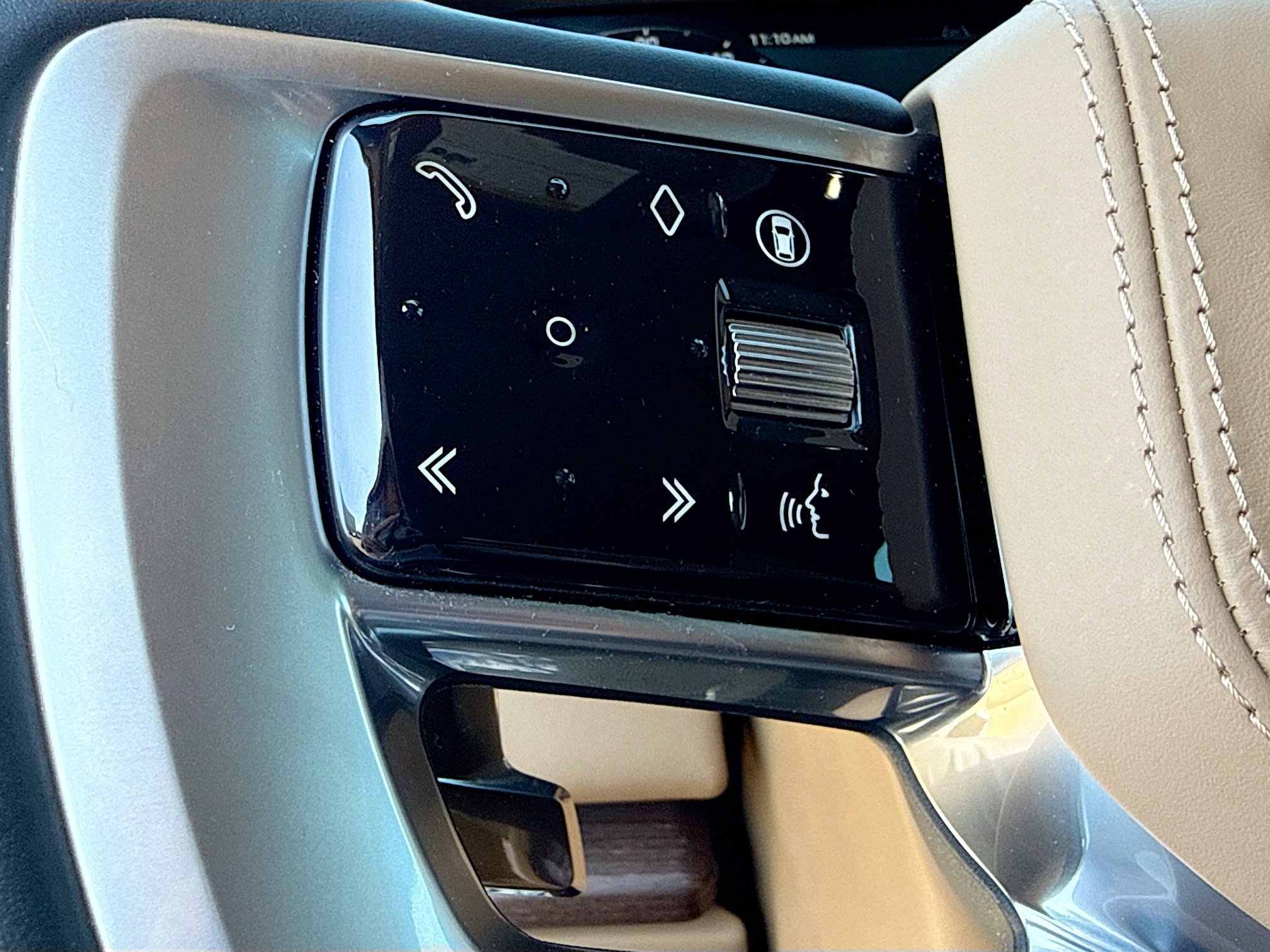 Used 2025 Land Rover Range Rover SE image 37