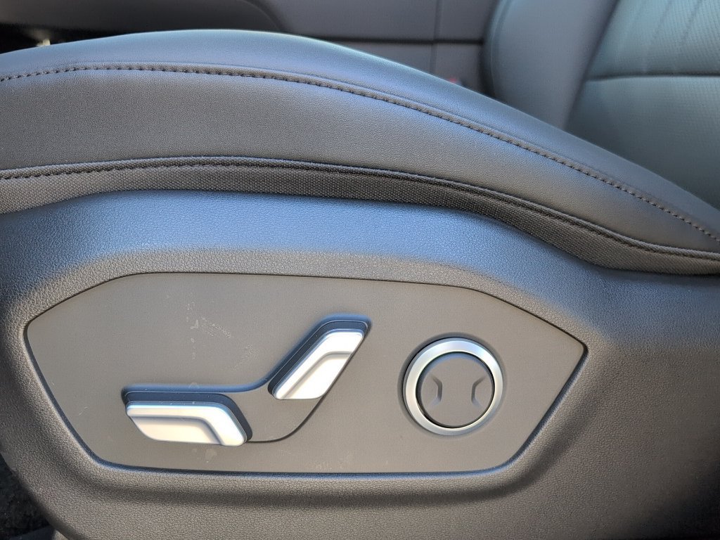 Used 2026 Hyundai Santa Fe SEL AWD/4WD image 12