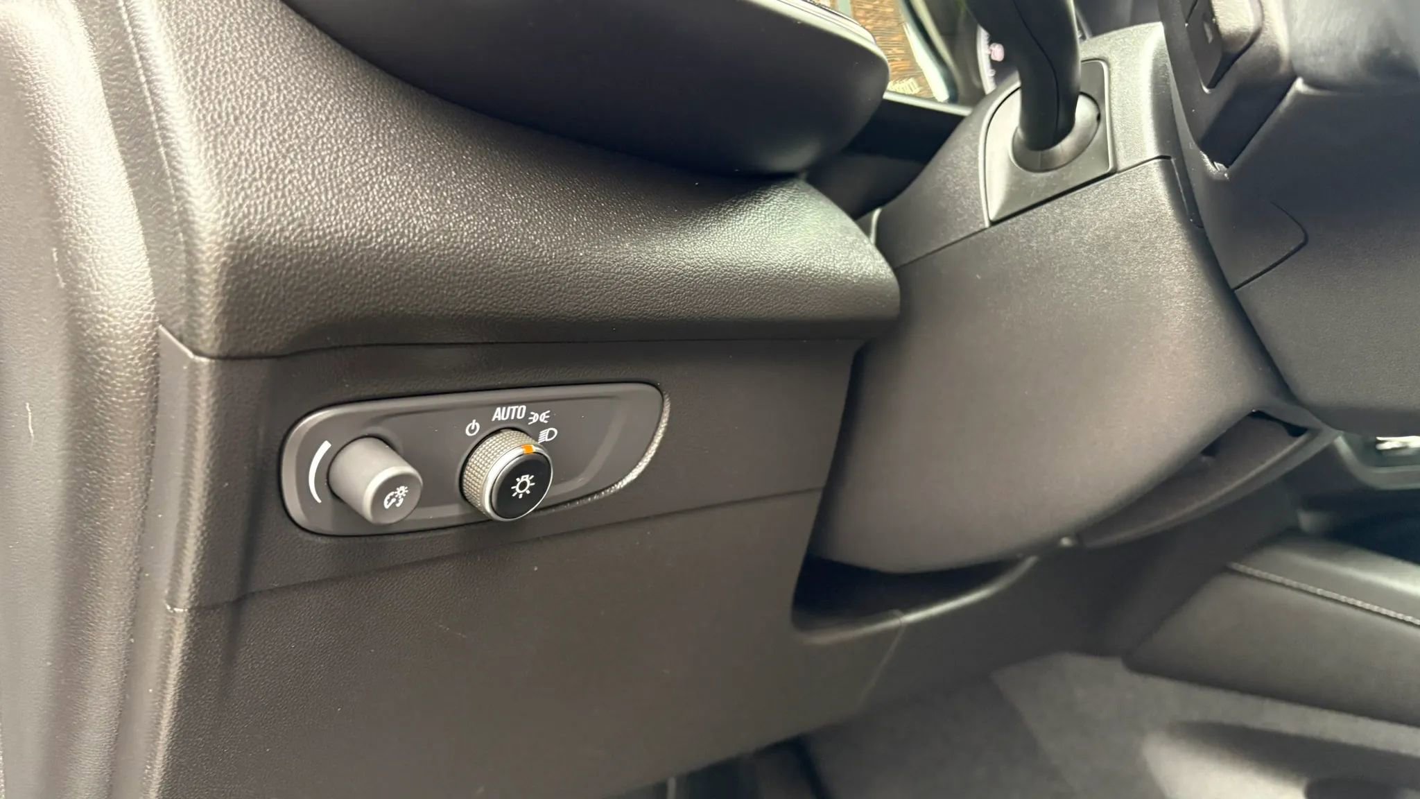 Used 2021 Buick Envision Essence w/ Sport Touring Package AWD/4WD image 17