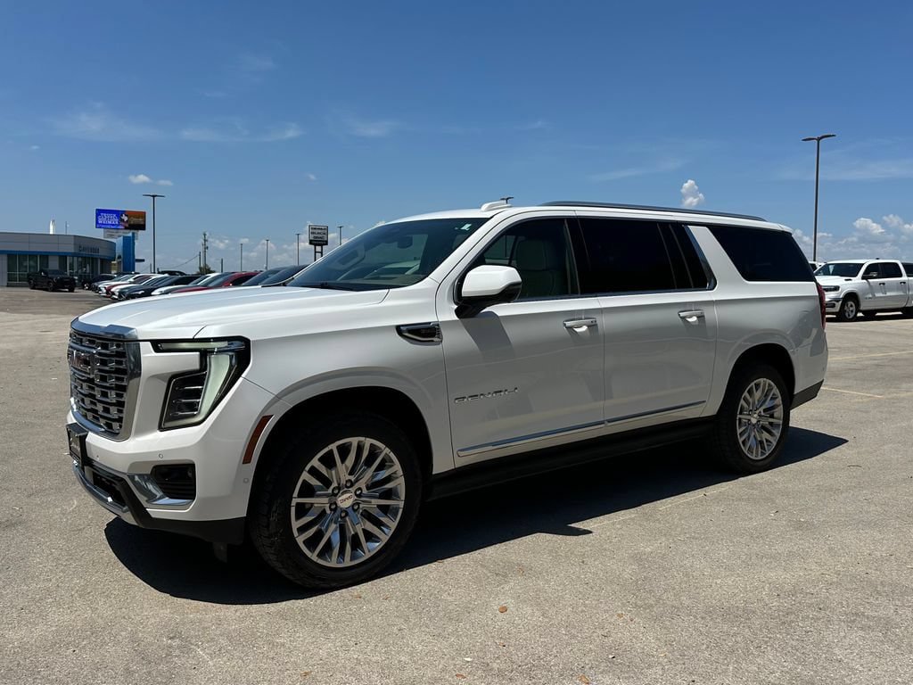 Used 2025 GMC Yukon XL Denali w/ Sun & Power Step Package