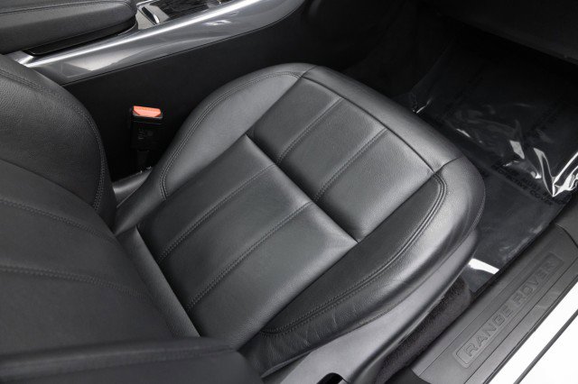 Used 2018 Land Rover Range Rover Sport SE image 34