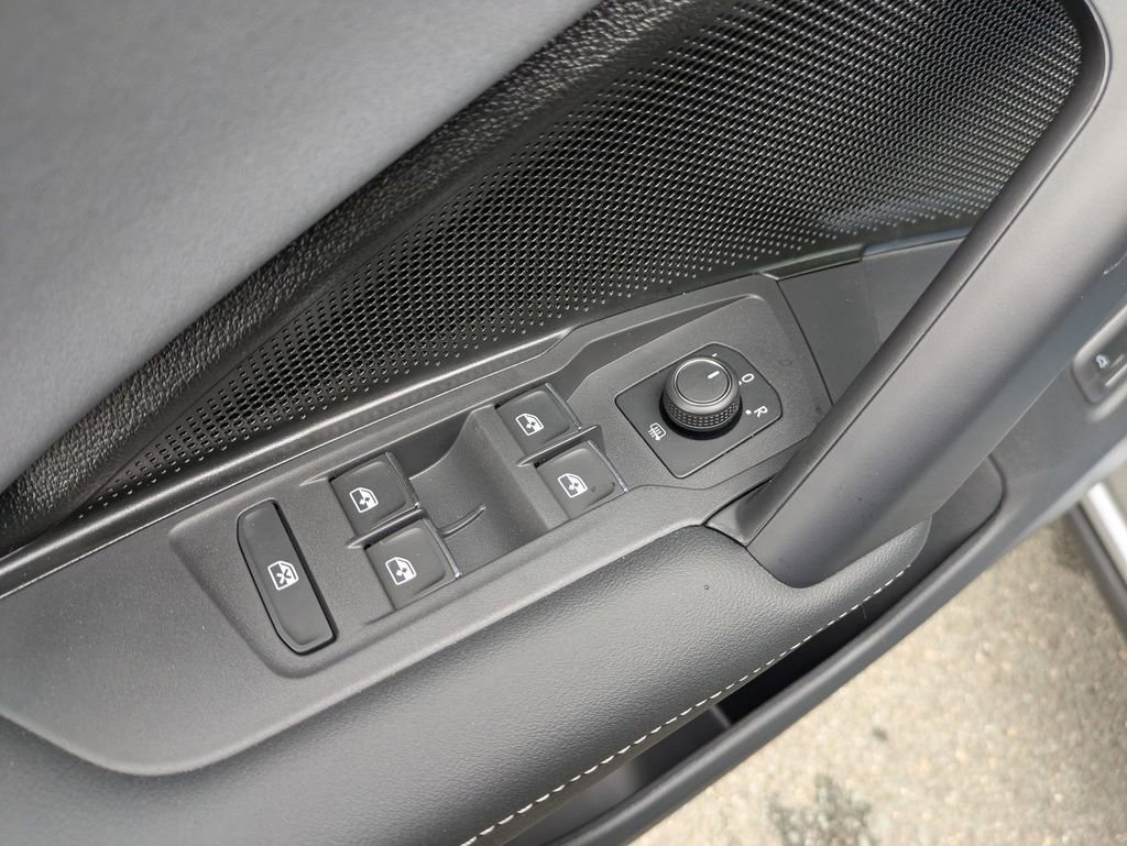 New 2026 Volkswagen Tiguan SE image 12