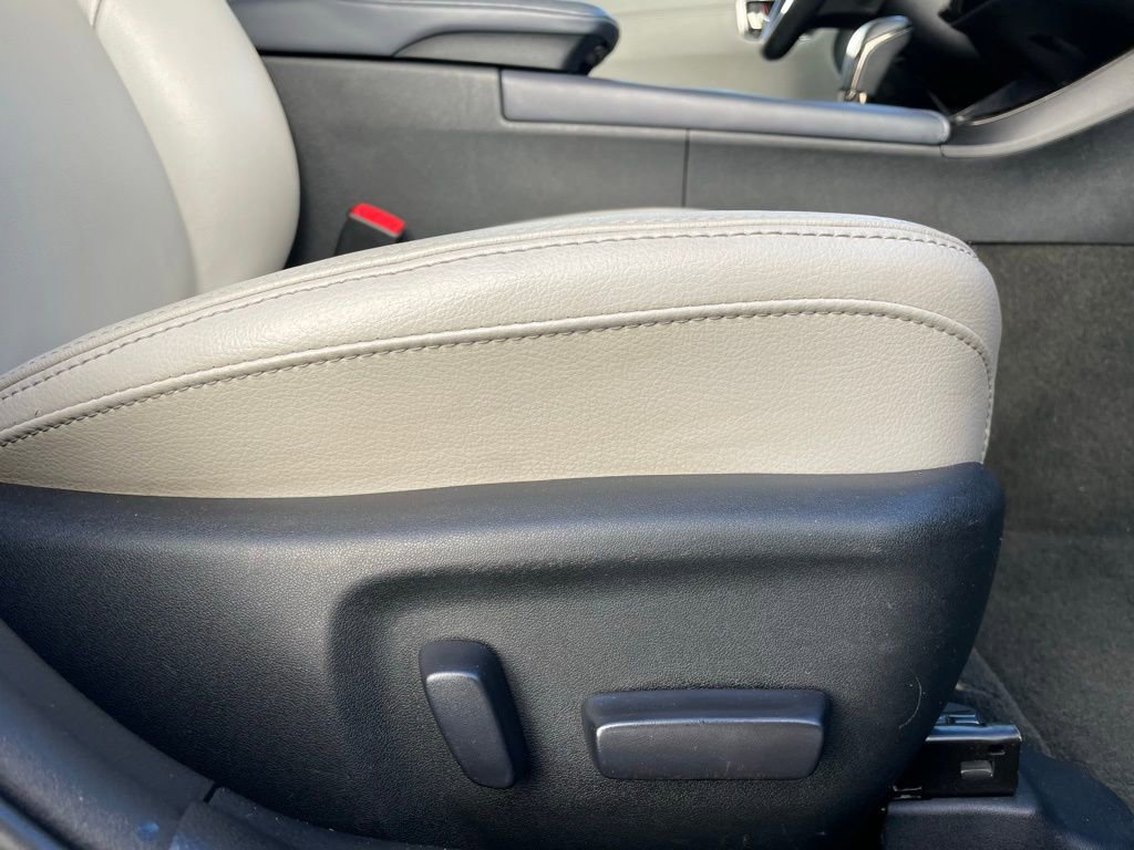 Used 2013 Toyota Avalon XLE image 29