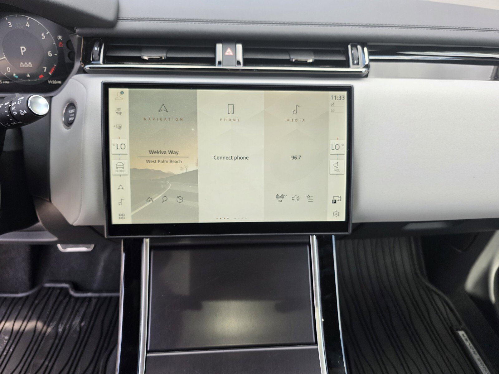 Used 2026 Land Rover Range Rover Velar Dynamic SE image 17