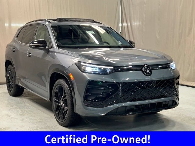 Certified 2025 Volkswagen Tiguan SE R-Line AWD/4WD image 1