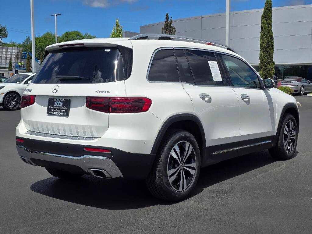 Used 2025 Mercedes-Benz GLB 250 4MATIC image 5